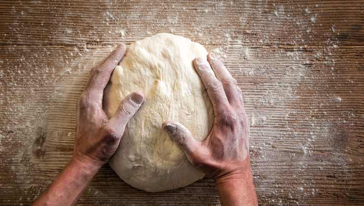 Ricetta pizza di scarola alla napoletana di Antonino Cannavacciuolo