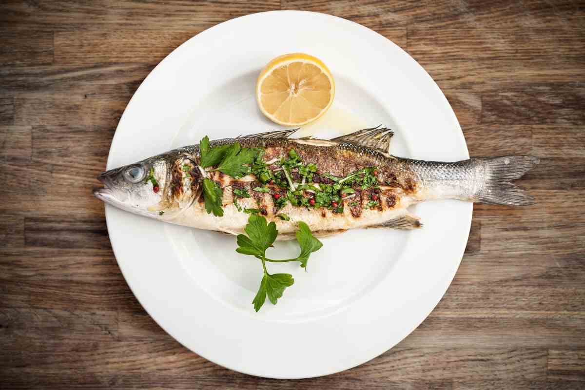 Branzino alla griglia saporito e leggero, cucinalo così e sarà un successone