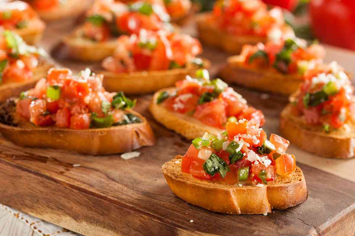 Facili ed economici, i crostini perfetti per l’aperitivo si preparano in poco tempo