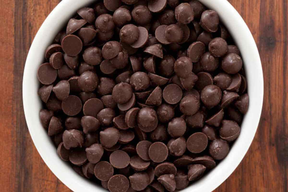 Don’t tell me you still buy it?  Chocolate chips cost a lot: make them at home and see how much you’ll save