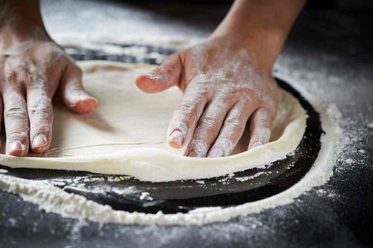 Il famoso pizzaiolo campano ha aperto un nuovo locale nel cuore della città: la novità sul menù fa scintille