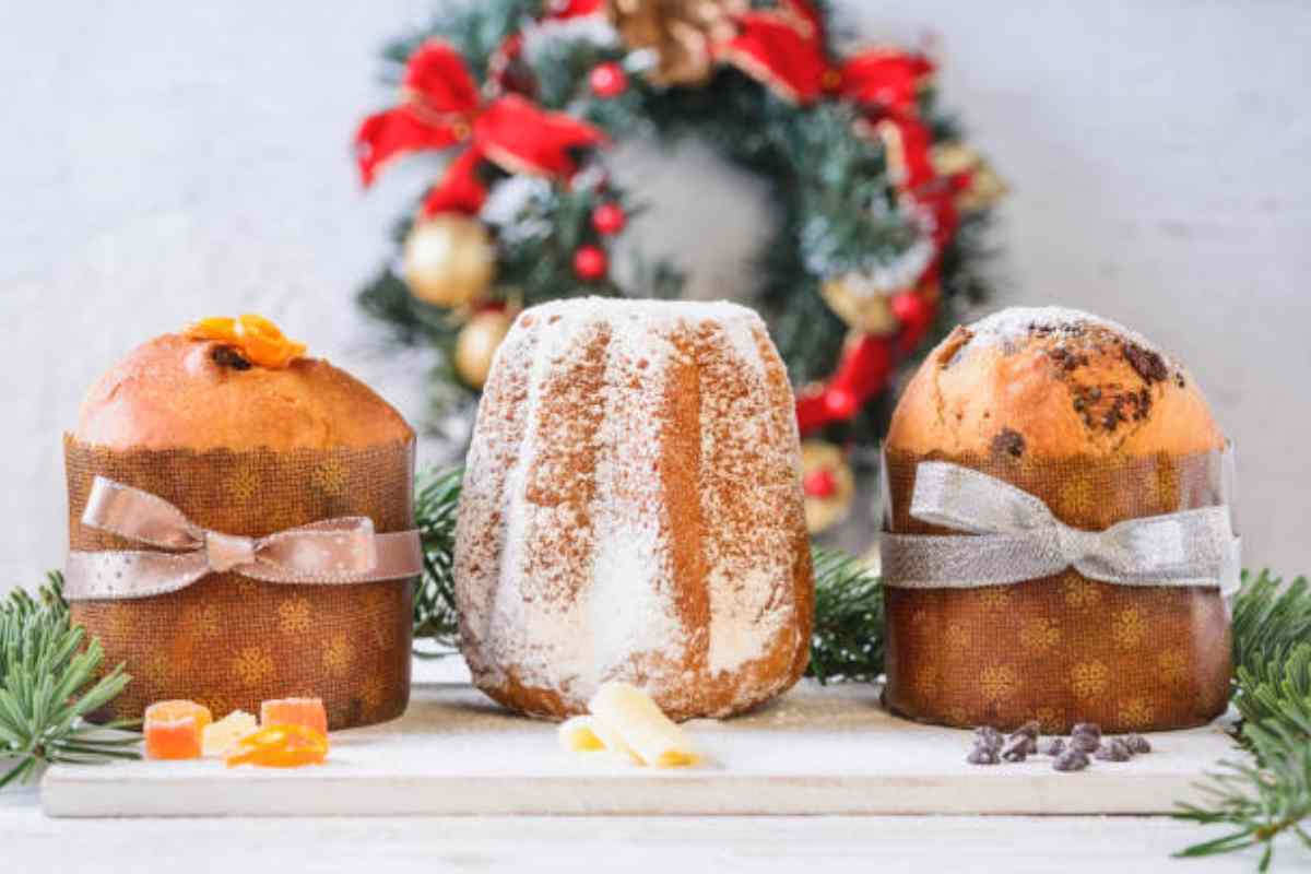 I due dolci tipici del Natale: panettone e pandoro