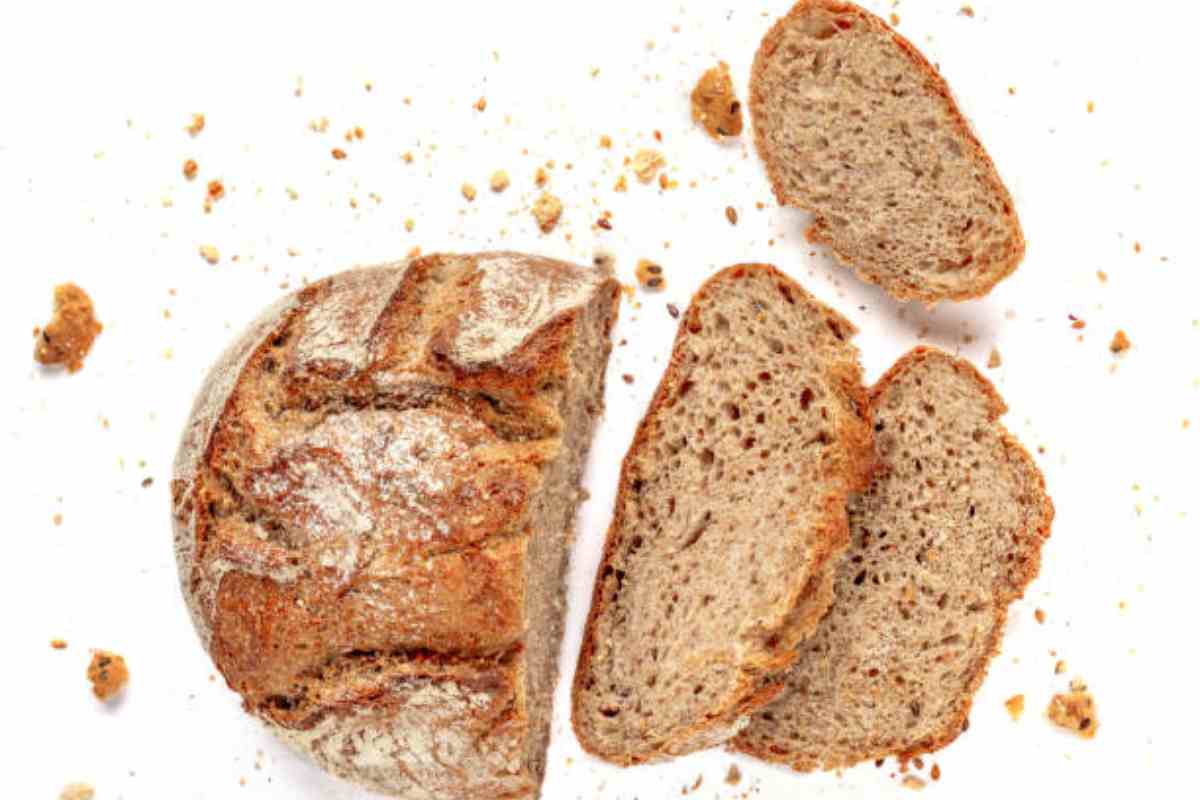 Pane avanzato, non farci sempre le solite polpette: lo sminuzziamo bene e lo usiamo così, viene fuori una bomba