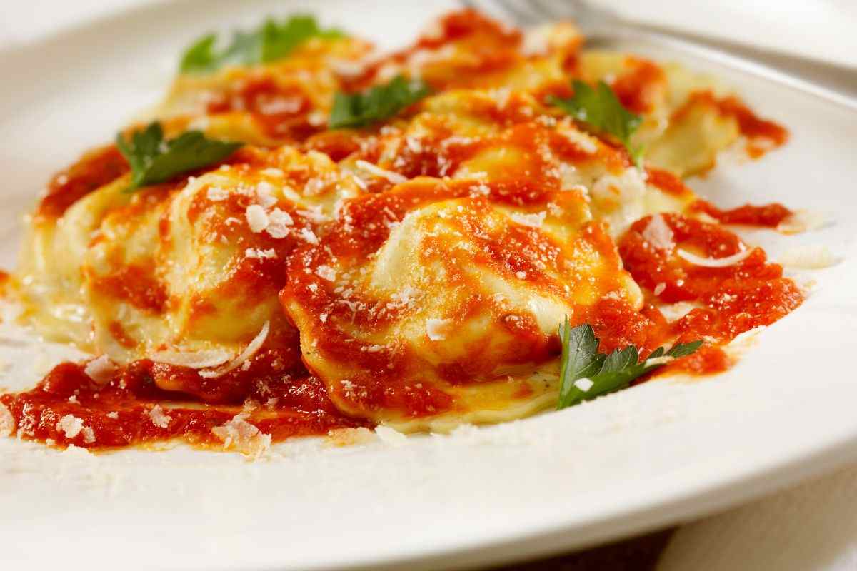 Ravioli all’astice, in meno di 10 minuti porti a tavola un primo a base di pesce coi fiocchi