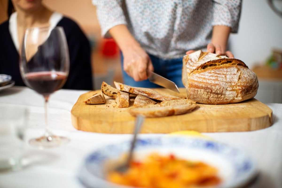 Perché al ristorante servono pane e vino