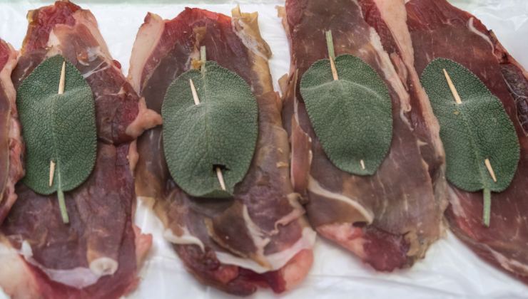 Hai mai sentito parlare del saltimbocca alla romana? Si prepara in soli 10 minuti ed è un secondo piatto squisito