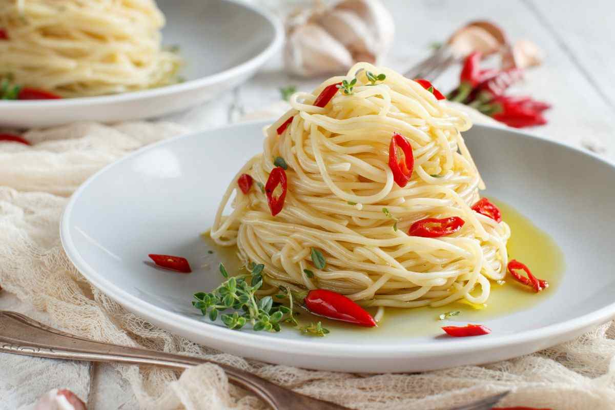 Se in casa hai questo ingrediente ‘segreto’ aggiungilo agli spaghetti aglio e olio: sentirai che gusto!