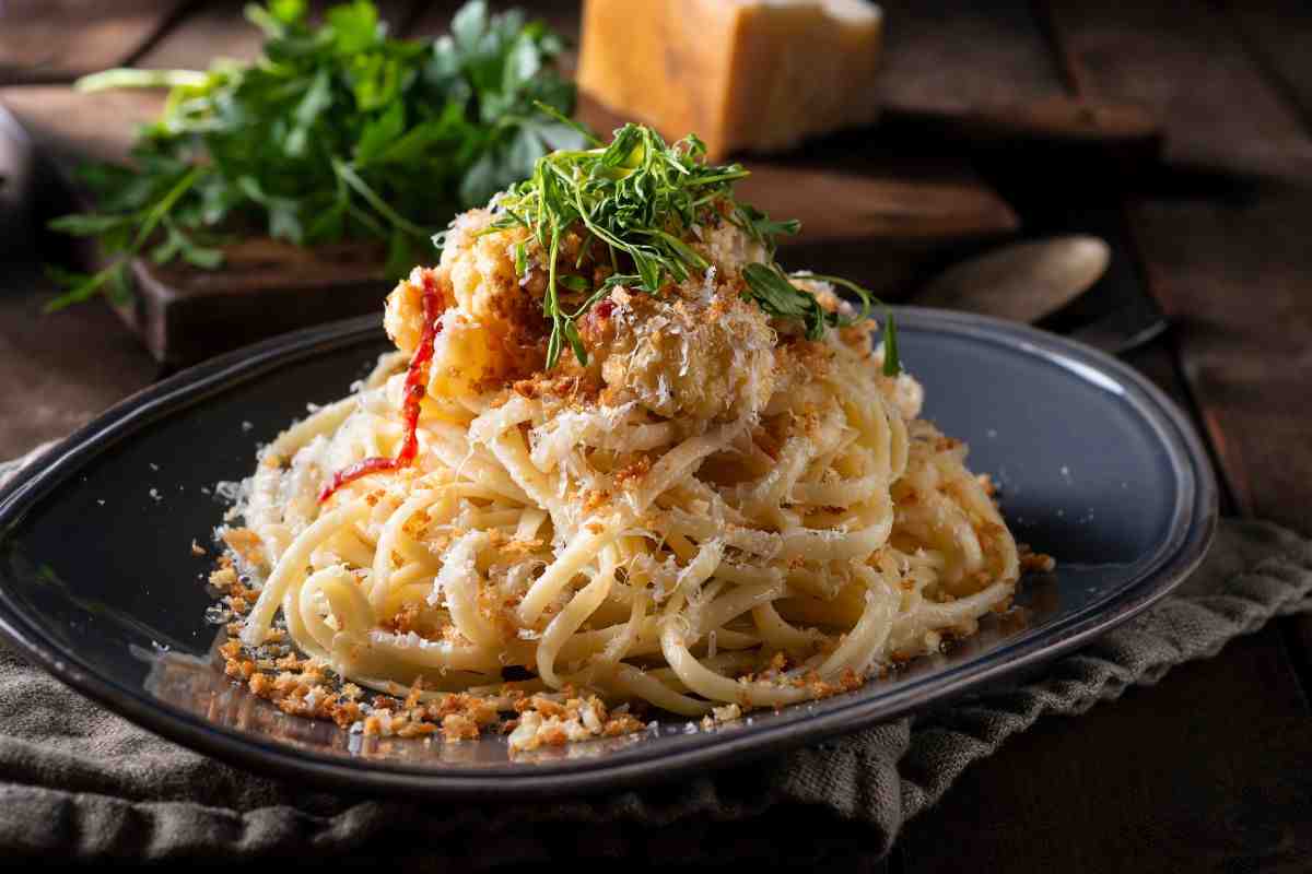 ricetta spaghetti aglio olio e pane fritto