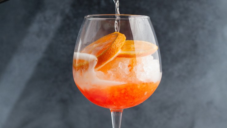 I consigli su come fare uno spritz perfetto per l'aperitivo in casa