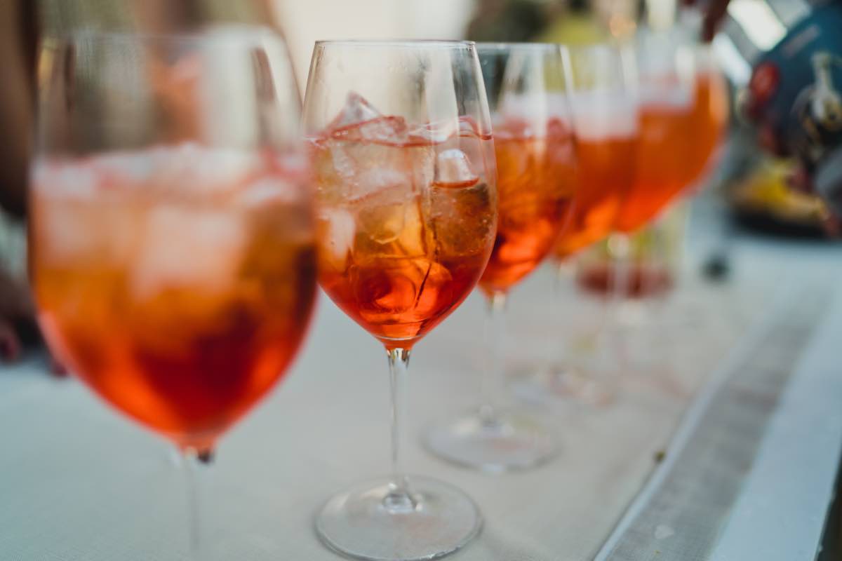 Ecco come fare un buon Spritz a casa: in pochi minuti creerai l’aperitivo perfetto