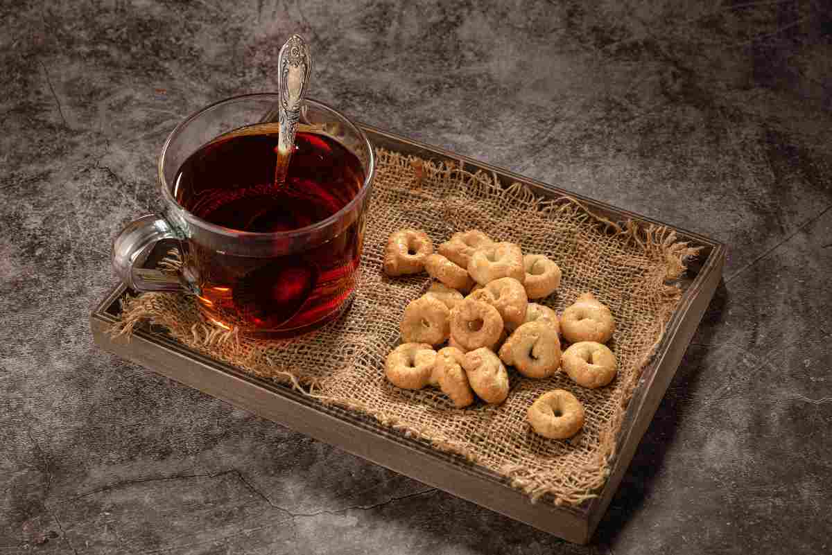 Taralli dolci al vino bianco, la ricetta romana del delizioso spuntino post cena: li prepari in meno di un’ora