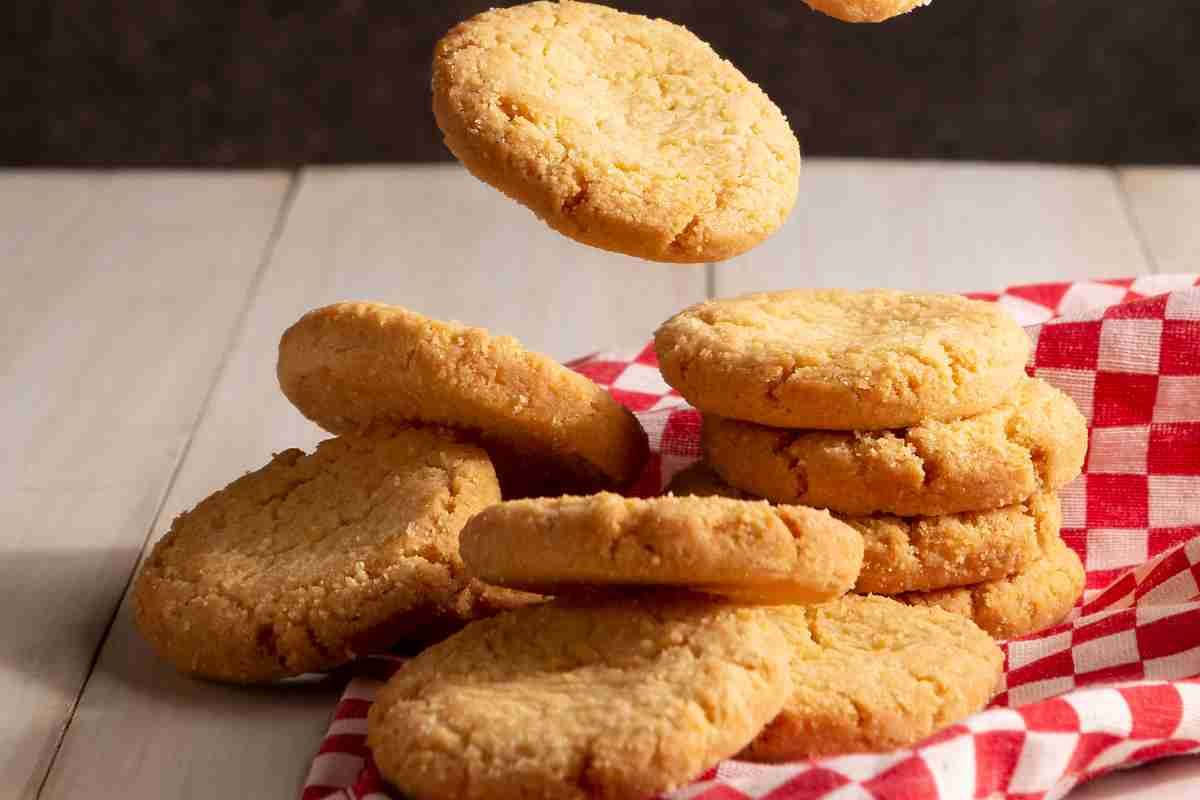 Questi biscotti fragranti e croccanti sono fatti con un ingrediente assolutamente inaspettato e genuino