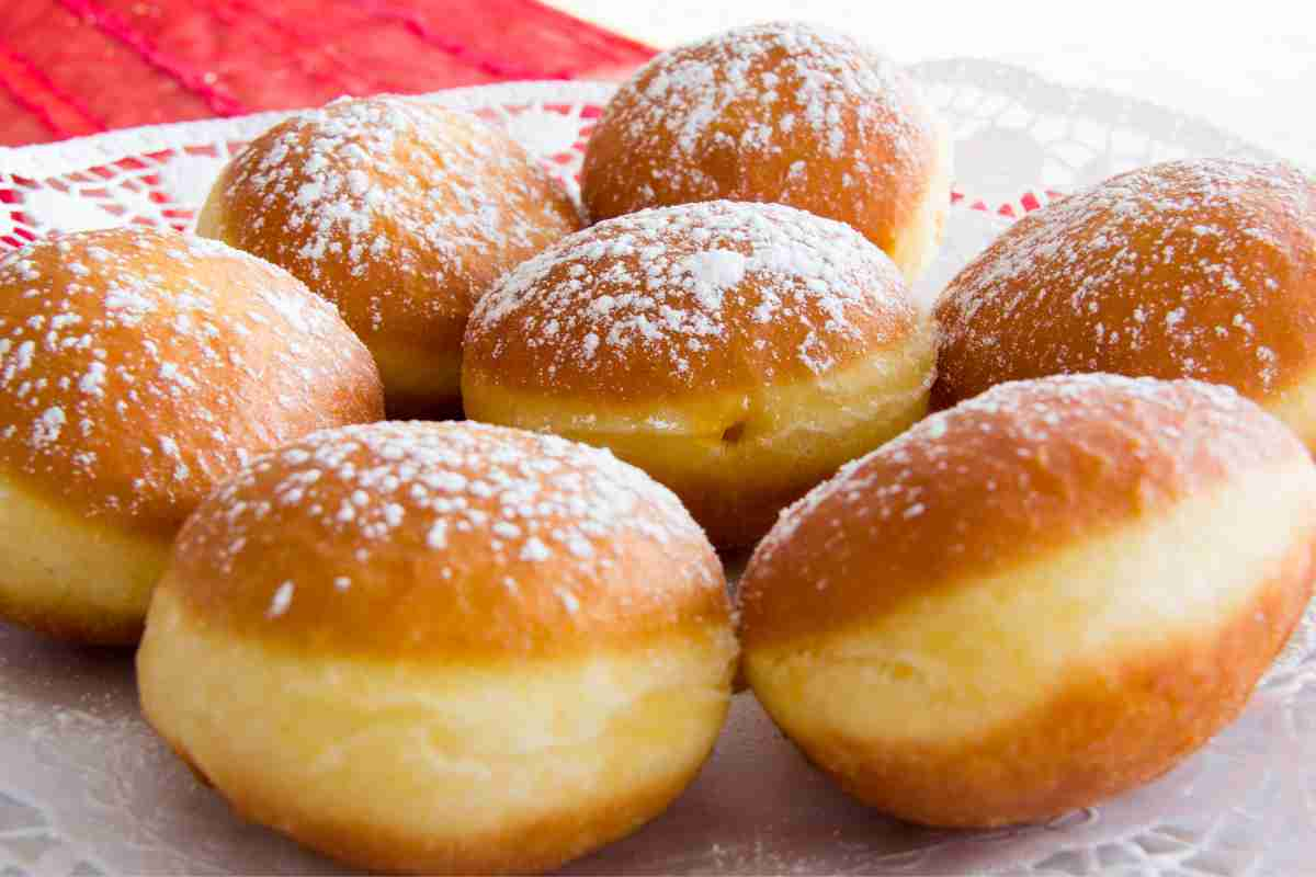 Faccio sempre i bomboloni fritti a Carnevale con questa ricetta antica, vengono sofficissimi