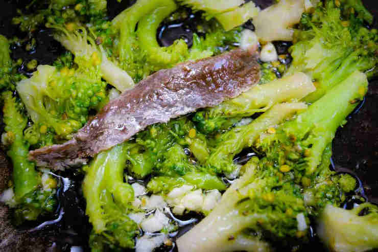 Broccoli e acciughe per la pasta 