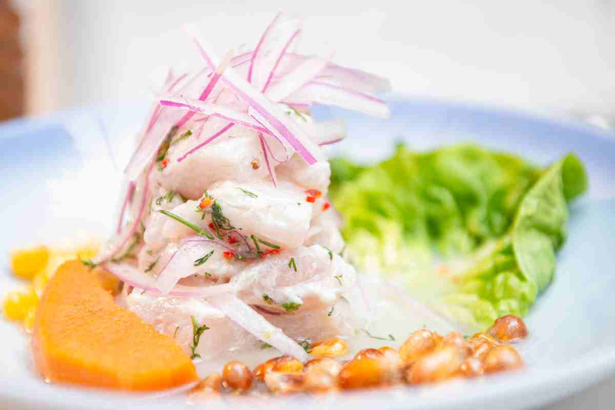 Ceviche, ricetta dell’antipasto di pesce marinato tradizionale del Perù