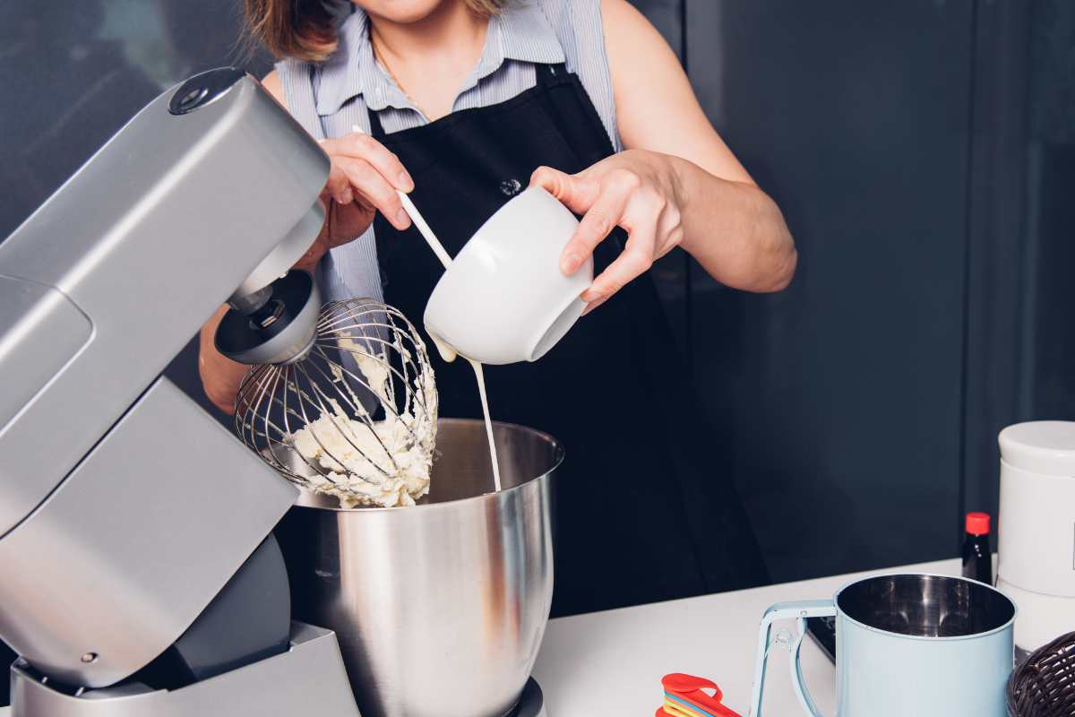 Voglia di un dolce extra goloso? Fuori croccante al cioccolato, dentro tanti strati di cremosità: questa ricetta ti farà impazzire