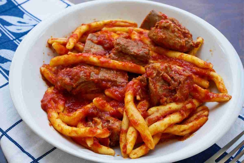 Fileja con ragù di costine di maiale 