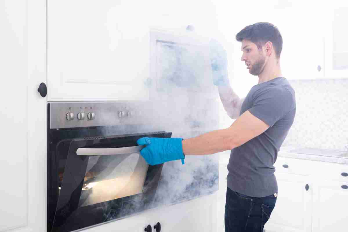 Il forno microonde fa male? Ecco i 10 errori quando si cucina con il  microonde