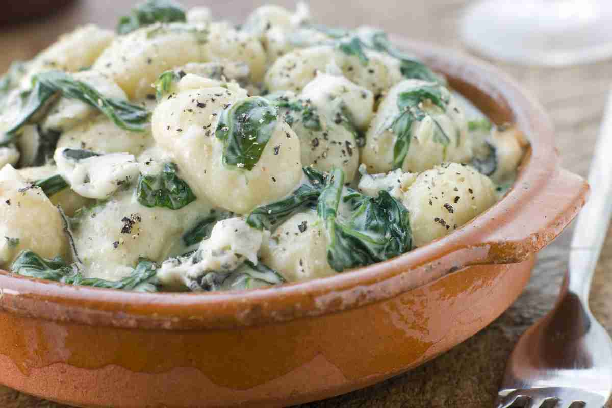 Gnocchi bianchi ricette e condimenti per piatti gustosi senza pomodoro