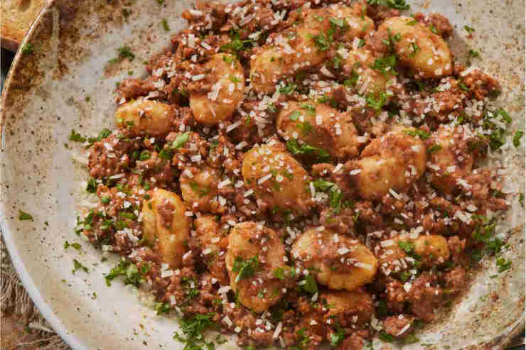 Gnocchi con ragù alla bolognese ricetta