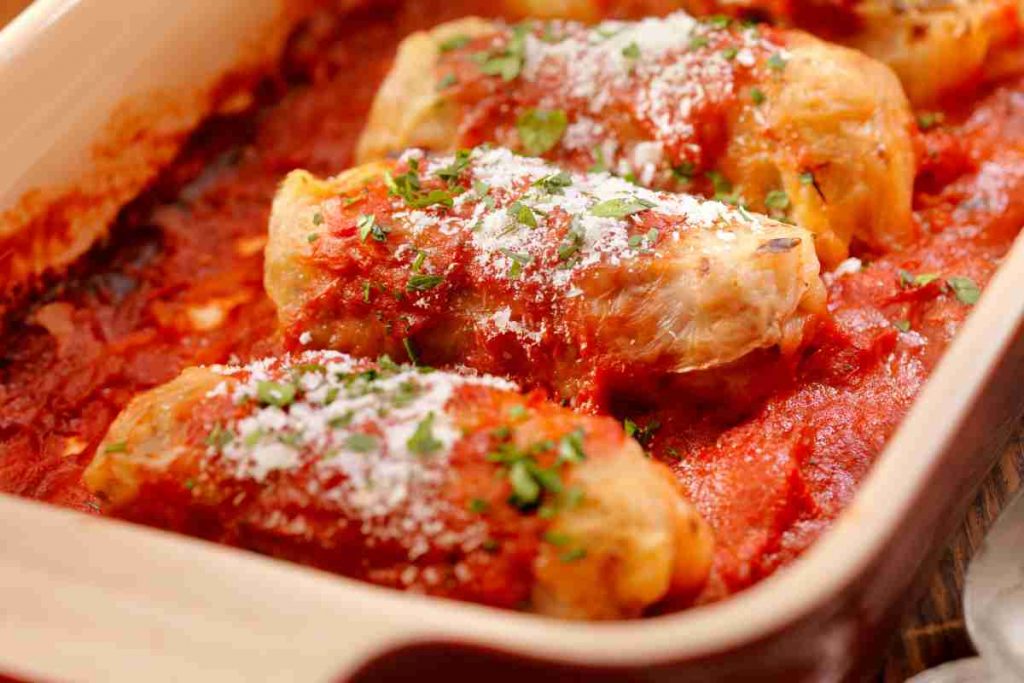 Involtini di verza al sugo vegetariani ricetta