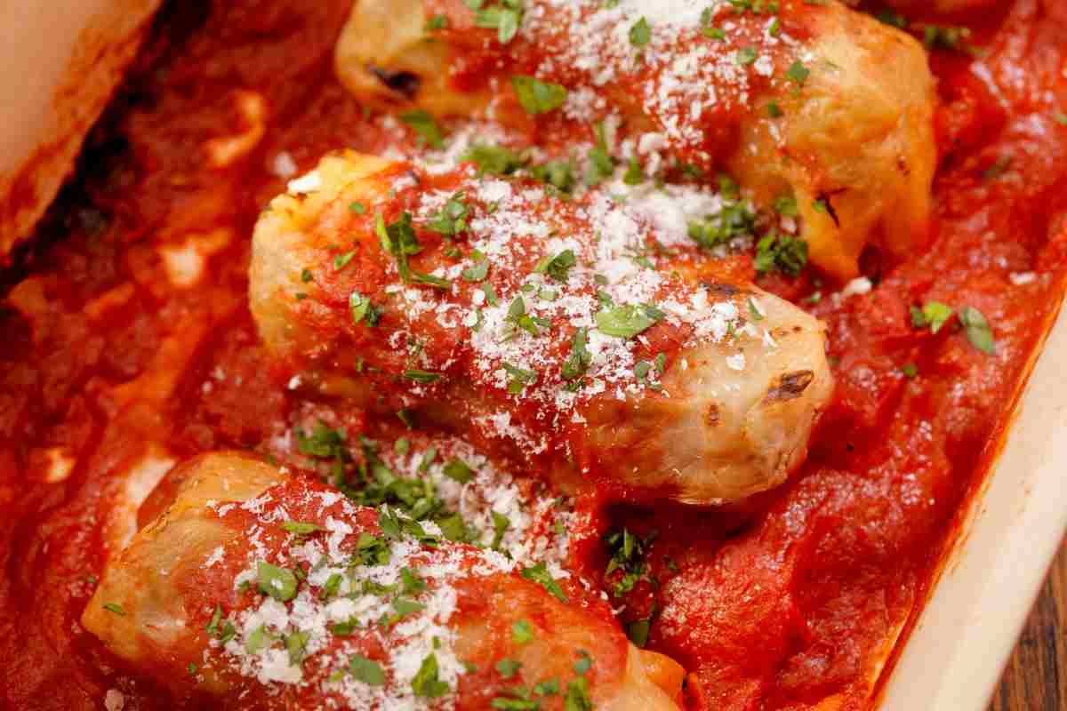 Ho voluto provare gli involtini di verza con il sugo, ho svuotato il frigo e svoltato il pranzo con un primo spettacolare