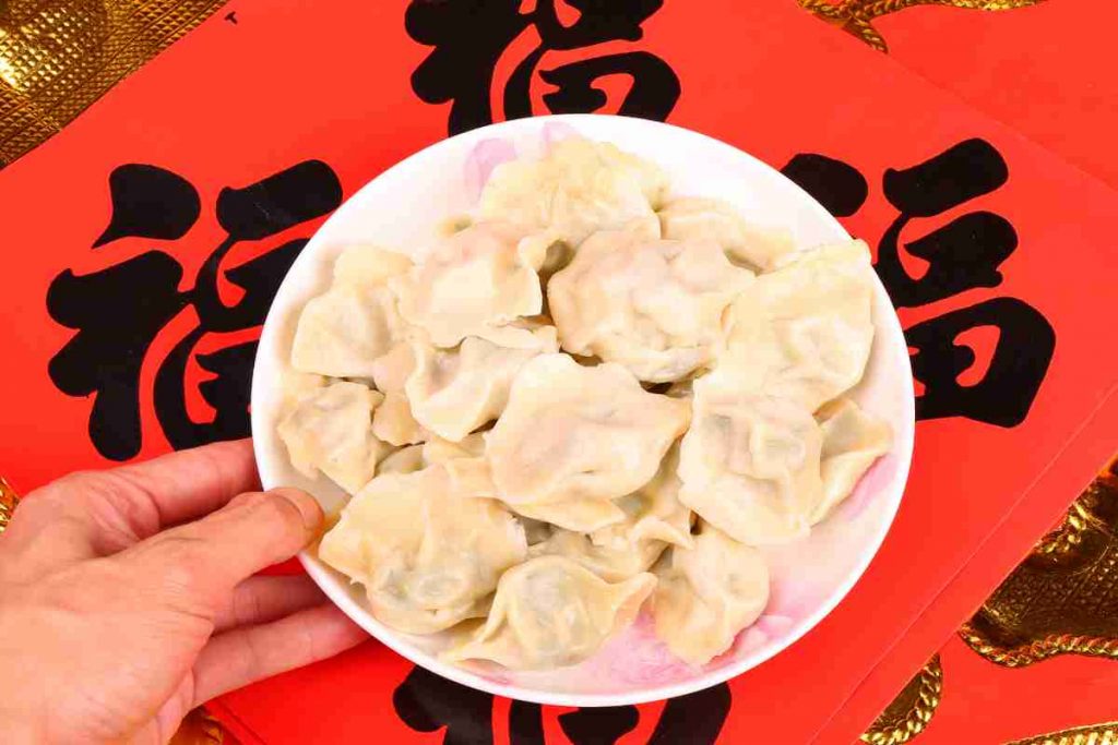 Jiaozi cinesi di carne ricetta 