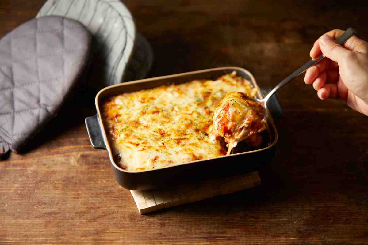 Somiglia ad una lasagna, ma è più leggera: preparala per il pranzo e sentirai che gusto