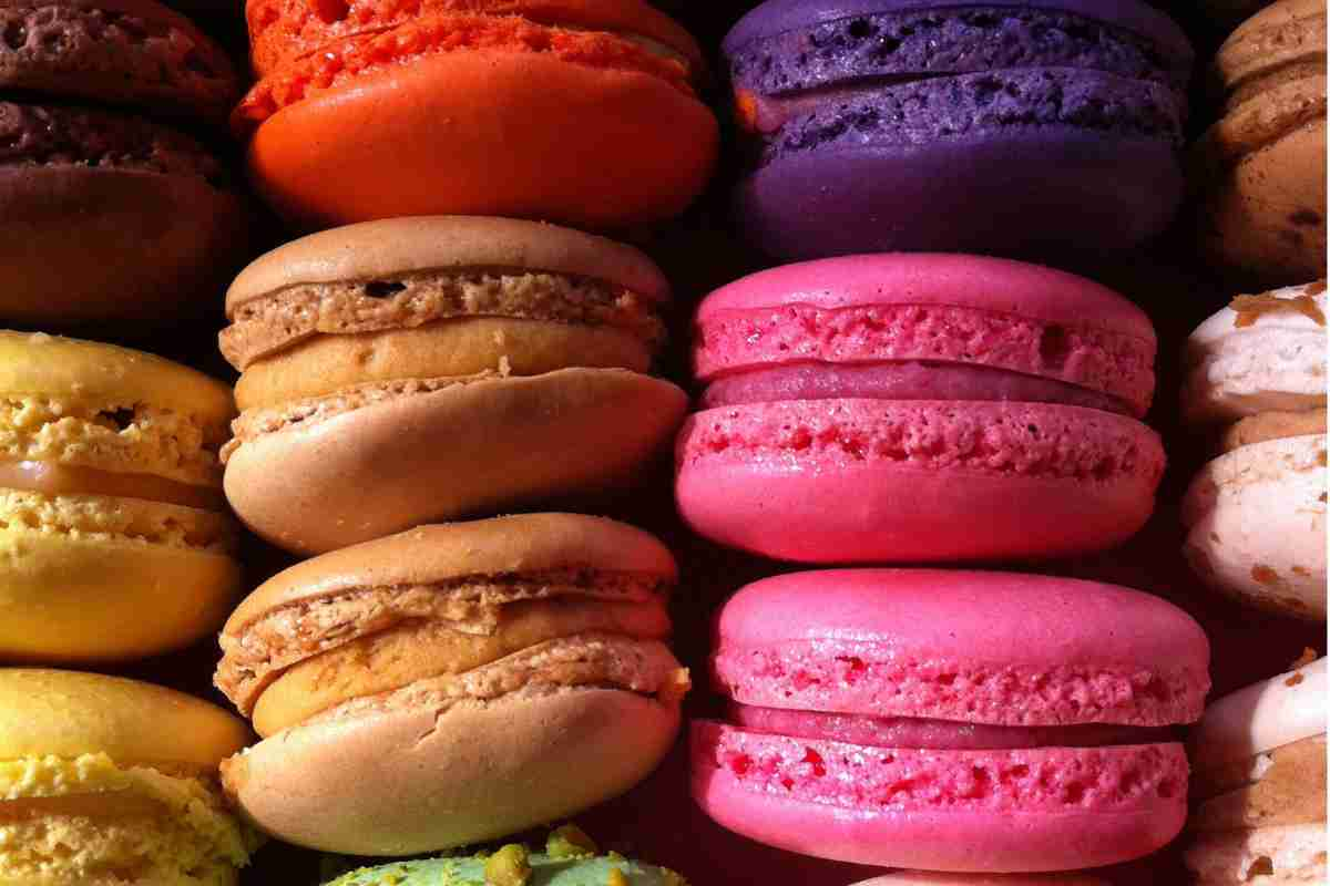 Macaron colorati ricetta