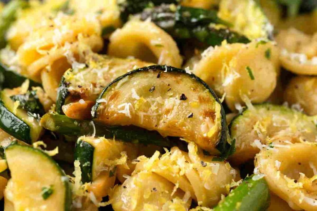 Pasta al forno bianca con zucchine ricetta 