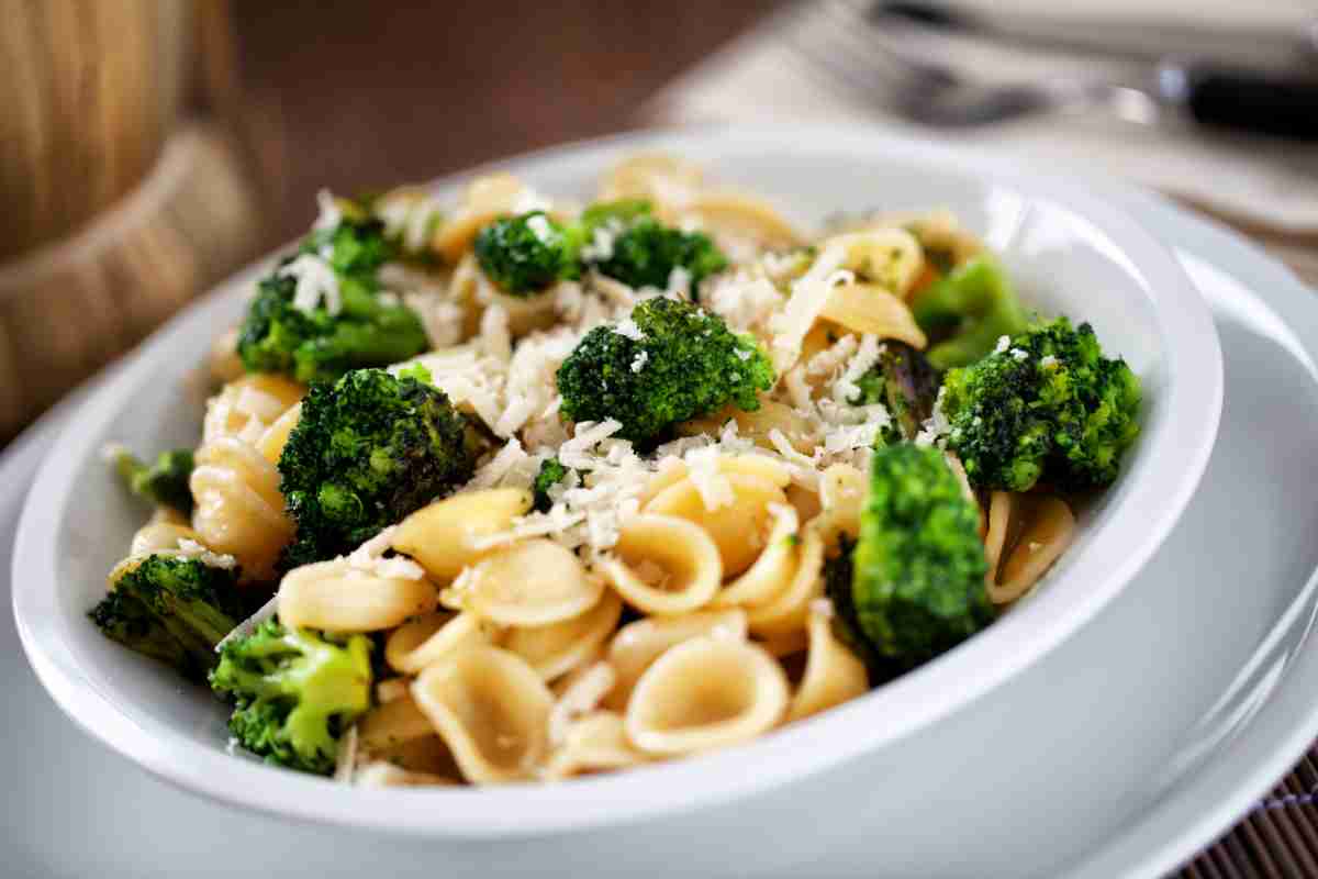 Pasta broccoli e acciughe ricetta