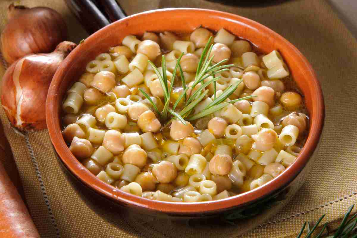 Pasta e ceci, ricetta classica per farla cremosa e saporita proprio come quella della nonna