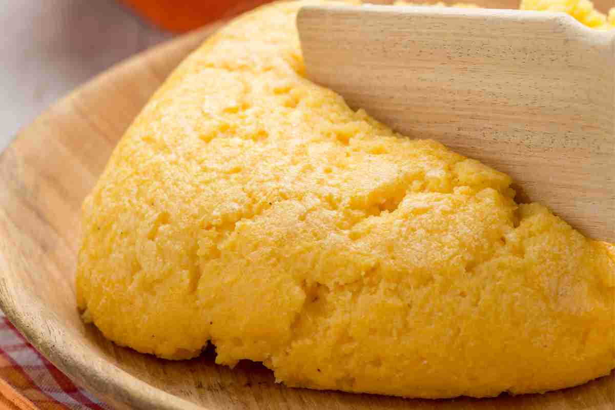 Con la polenta avanzata prepari un primo superlativo a costo zero: si leccheranno tutti i baffi