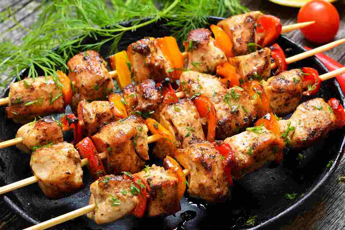 Quando faccio gli spiedini di pollo la cena si trasforma in una festa, i bambini le divorano