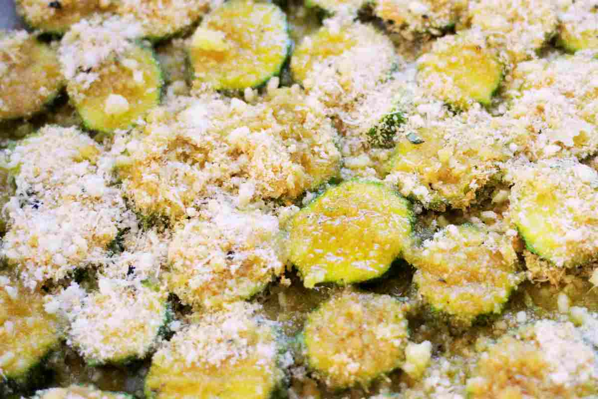 Zucchine gratinate pronte in 10 minuti, le metti in forno e hai un contorno economico che sta bene con tutto