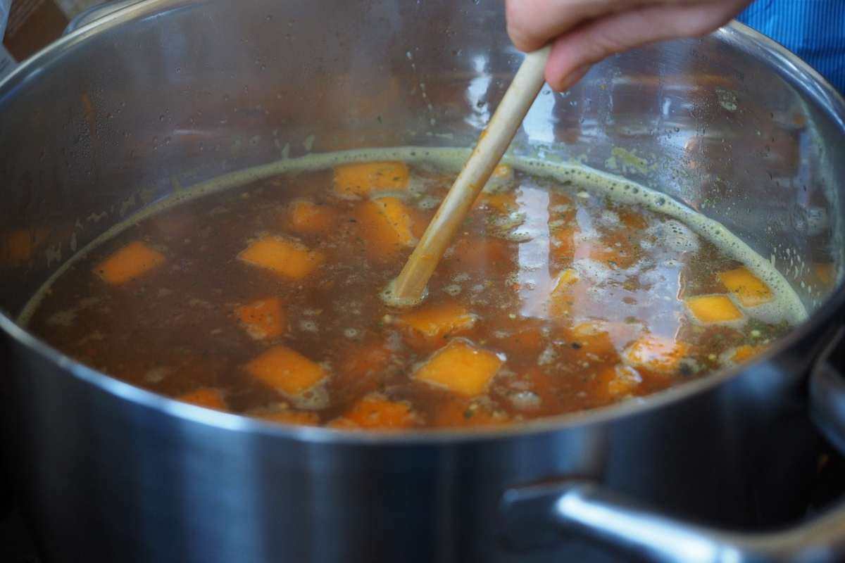 Fatto in casa è meglio, prepara il dado solo con prodotti genuini: non lo comprerai più