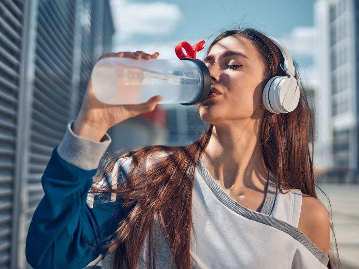 quanta acqua bere al giorno