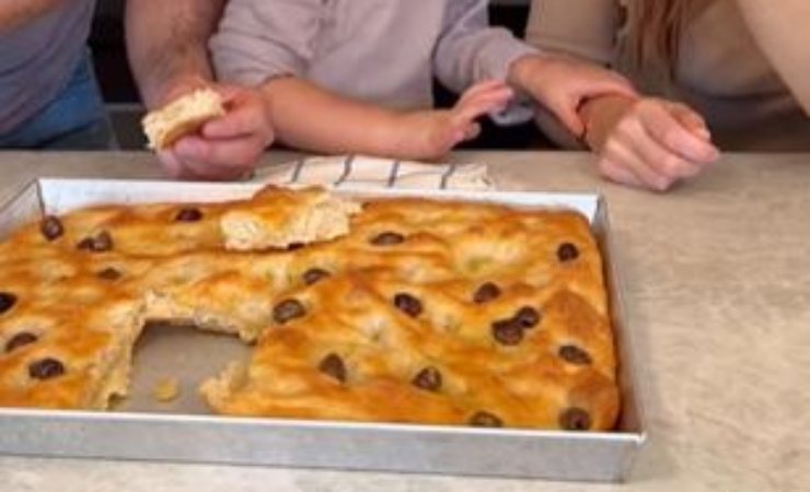 ricetta focaccia con olive di roberto valbuzzi