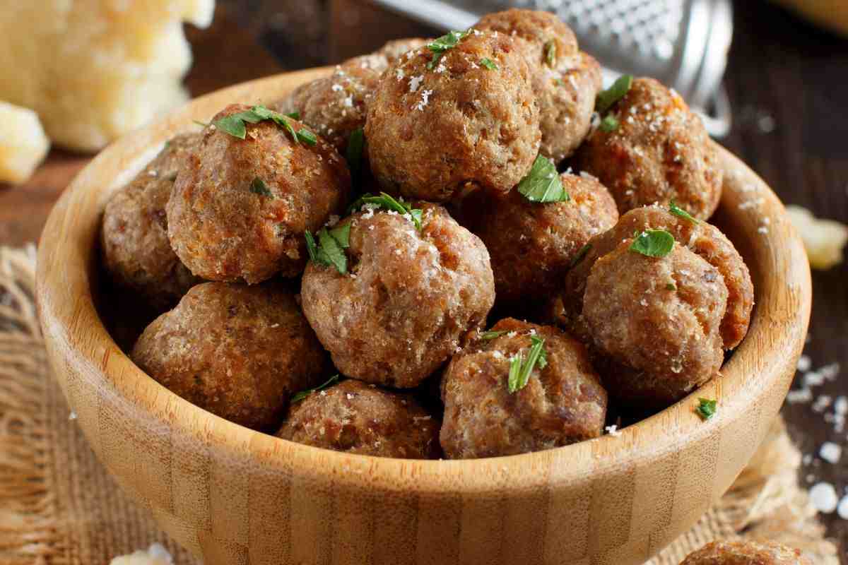 Il mio ospite di stasera è celiaco, ho preparato queste polpette di carne senza glutine deliziose e morbidissime