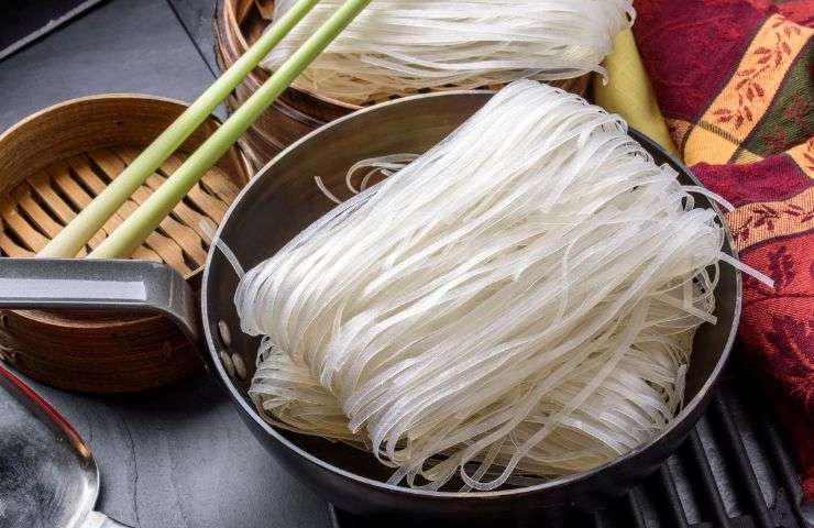 spaghetti di riso con i gamberi ricetta