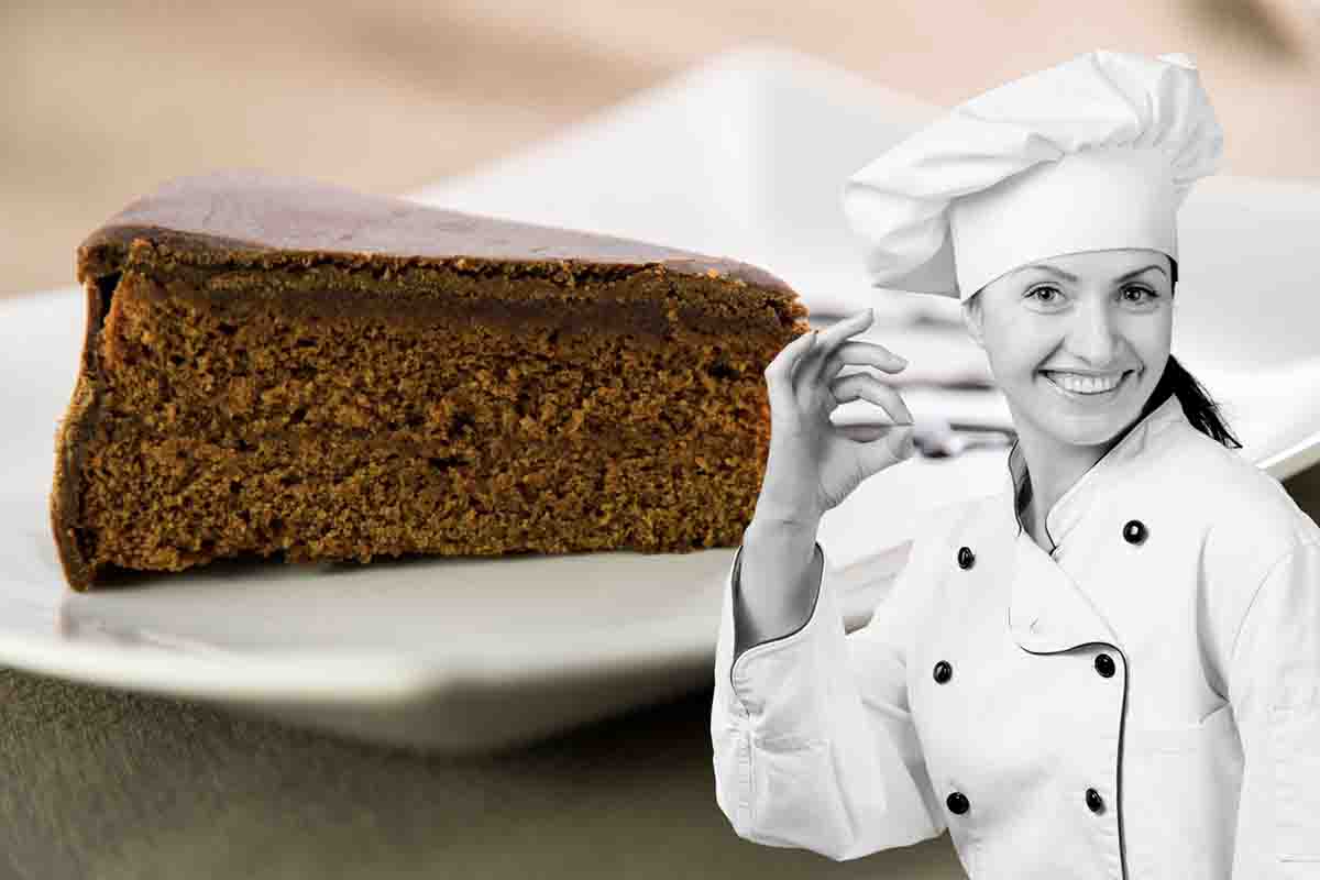 Da fuori sembra una sacher, ma è la torta savoia siciliana: di una bontà ‘cioccolatosa’ incredibile