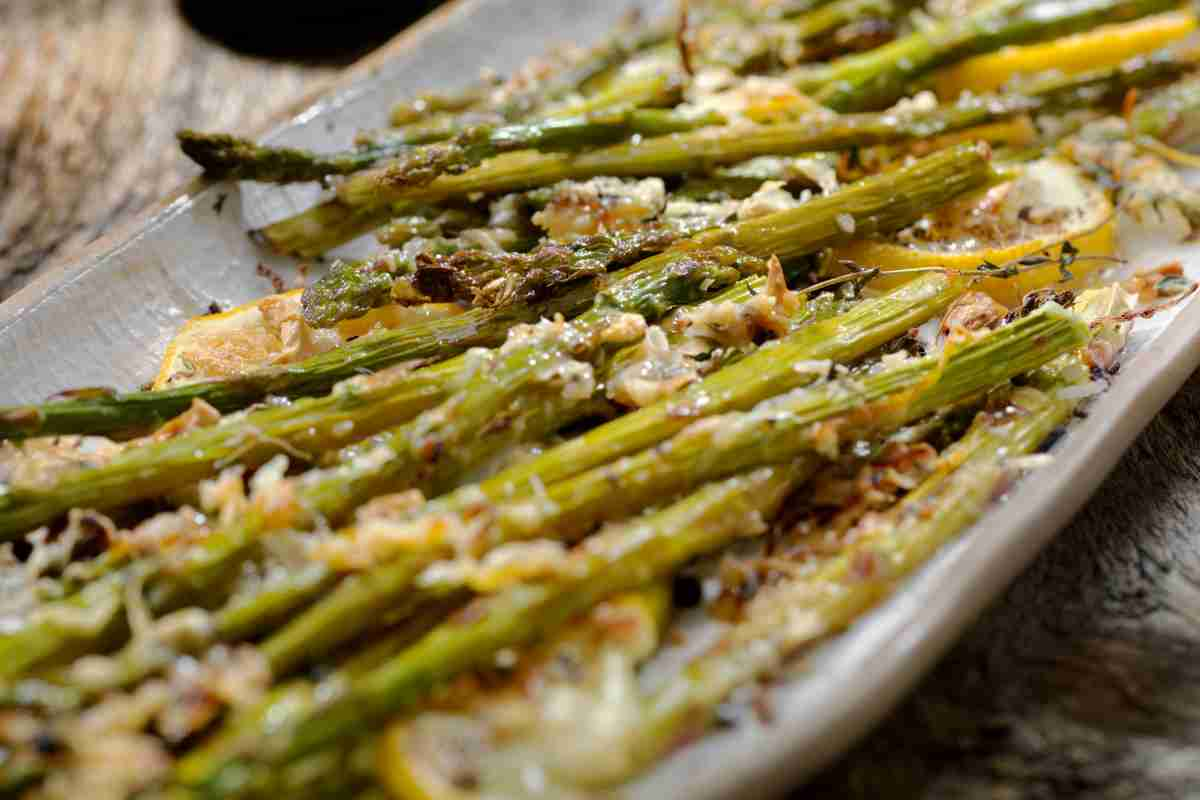 Asparagi selvatici gratinati con formaggio ricetta