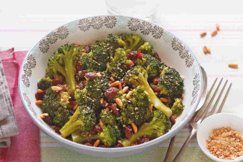 pasta e broccoli al sugo alla siciliana