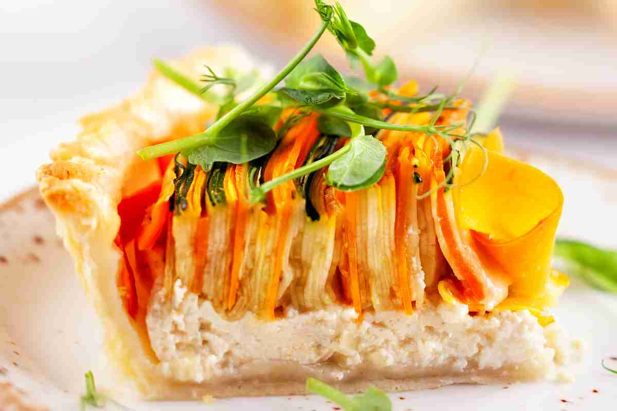 Crostata di verdure con la ricetta scenografica facilissima che mette allegria, è un trionfo di colori