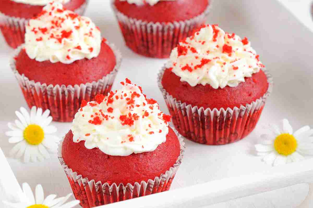 Soffici tortine rosse di passione per San Valentino, il dolcetto perfetto per far breccia nel suo cuore