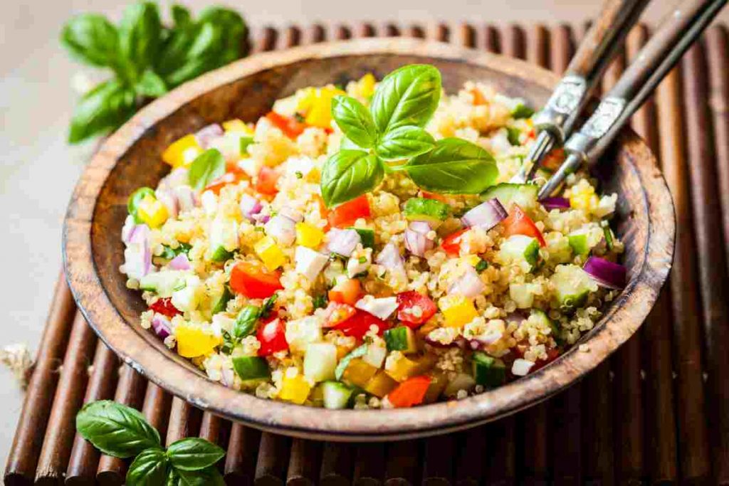 Insalata di quinoa e verdure crude ricetta 
