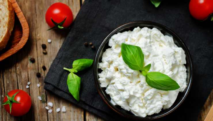 Ricetta linguine con pesto di pomodorini, ricotta e salsicce