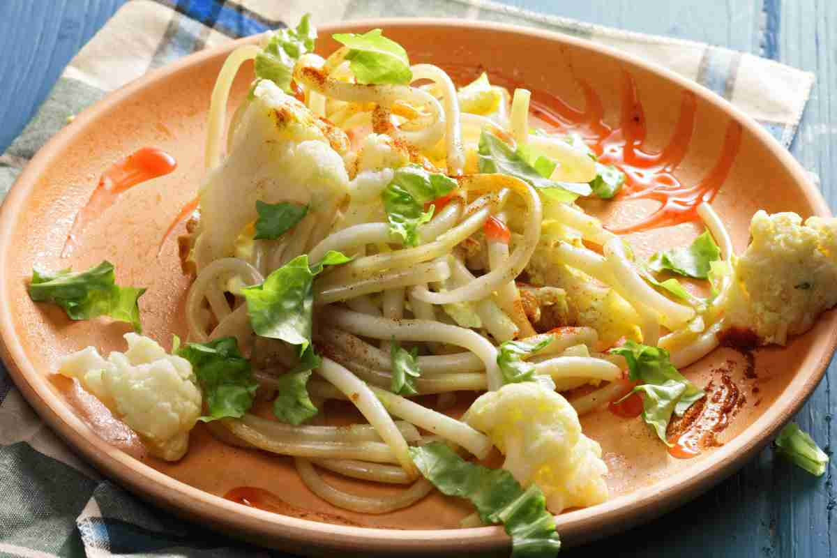 Non usare il cavolfiore solo per il contorno, cucinato così è un condimento perfetto per la pasta