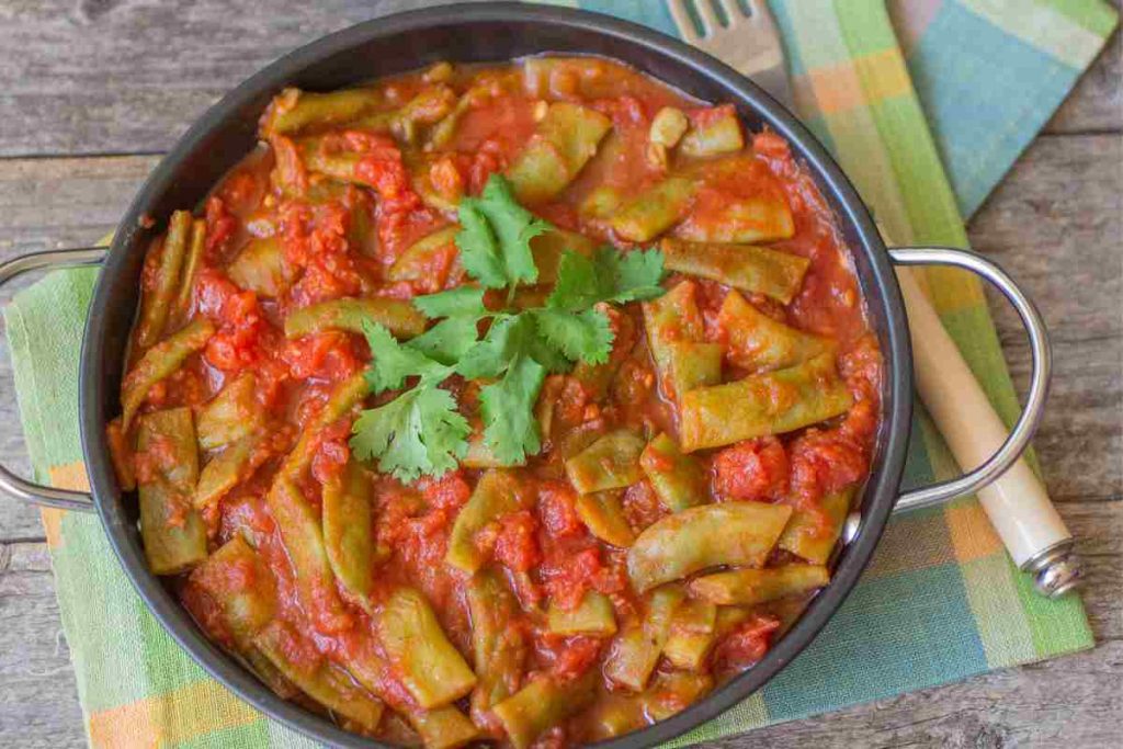 Taccole in umido al pomodoro ricetta