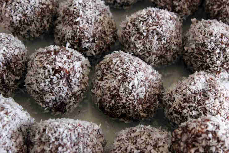 ricetta veloce dei tartufini cocco e cioccolato